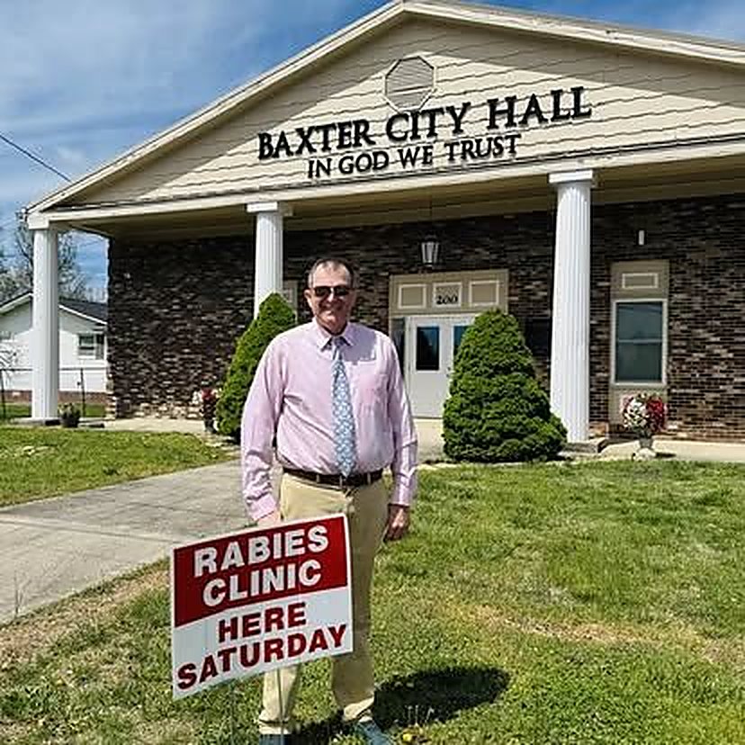 Dr. Verble at a rabies clinic held at Baxter City Hall